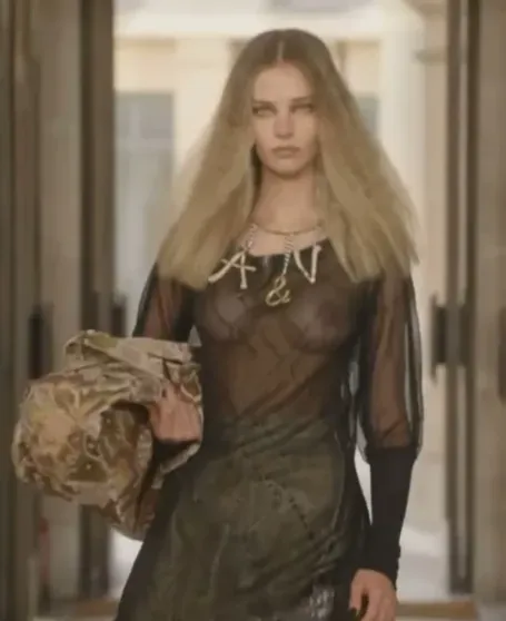 Хайди Клум в образе невесты, Алеся Кафельникова в платье с прозрачным верхом на показе Vivienne Westwood Хайди Клум в образе невесты, Алеся Кафельникова в платье с прозрачным верхом на показе Vivienne Westwood