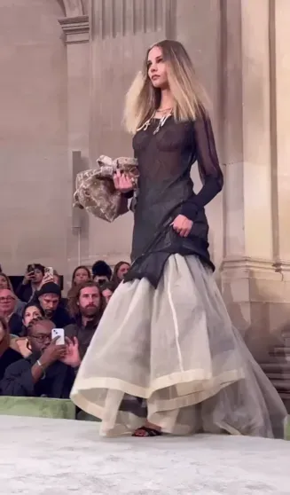 Хайди Клум в образе невесты, Алеся Кафельникова в платье с прозрачным верхом на показе Vivienne Westwood Хайди Клум в образе невесты, Алеся Кафельникова в платье с прозрачным верхом на показе Vivienne Westwood