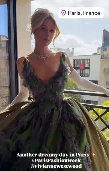 Хайди Клум в образе невесты, Алеся Кафельникова в платье с прозрачным верхом на показе Vivienne Westwood Хайди Клум в образе невесты, Алеся Кафельникова в платье с прозрачным верхом на показе Vivienne Westwood