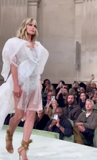 Хайди Клум в образе невесты, Алеся Кафельникова в платье с прозрачным верхом на показе Vivienne Westwood Хайди Клум в образе невесты, Алеся Кафельникова в платье с прозрачным верхом на показе Vivienne Westwood
