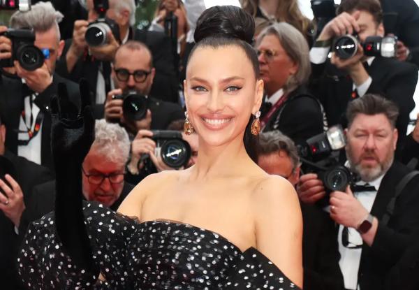 Ирина Шейк, Белла Хадид и Ева Лонгория на открытии Каннского кинофестиваля Ирина Шейк, Белла Хадид и Ева Лонгория на открытии Каннского кинофестиваля