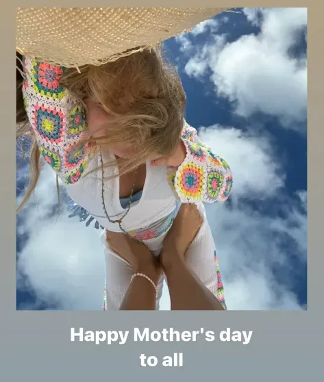 Ирина Шейк показала новые фото дочери по случаю Дня матери Ирина Шейк показала новые фото дочери по случаю Дня матери