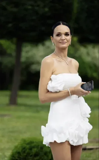 "Я артистка — значит, кого-то могу развести". Певица Слава пожаловалась, что не может продать квартиру из-за "эффекта Ларисы Долиной" "Я артистка — значит, кого-то могу развести". Певица Слава пожаловалась, что не может продать квартиру из-за "эффекта Ларисы Долиной"