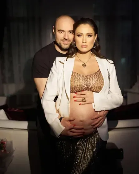 "Я ему носки стирала, ела доширак". Елена Товстик рассказала о скандальном разводе и романе своего мужа с Полиной Дибровой