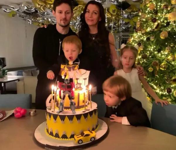 "Я не хочу, чтобы они разорвали друг друга на части после моей смерти". Павел Дуров составил завещание: наследство получат шестеро официальных и 100 биологических детей "Я не хочу, чтобы они разорвали друг друга на части после моей смерти". Павел Дуров составил завещание: наследство получат шестеро официальных и 100 биологических детей