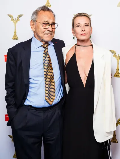 Юлия Высоцкая и Андрей Кончаловский удочерили девочку Юлия Высоцкая и Андрей Кончаловский удочерили девочку