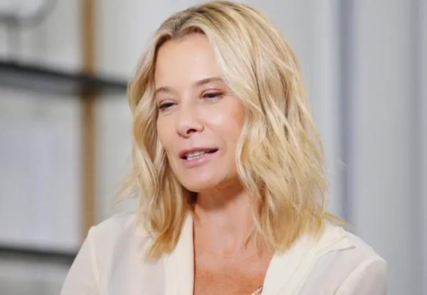 Юлия Высоцкая и Андрей Кончаловский удочерили девочку Юлия Высоцкая и Андрей Кончаловский удочерили девочку