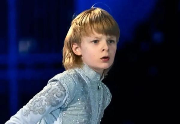 "Как быть, если чемпионат мира, а ты в таком состоянии?". Сашу Плющенко увезли на скорой после выступления в шоу отца с высокой температурой "Как быть, если чемпионат мира, а ты в таком состоянии?". Сашу Плющенко увезли на скорой после выступления в шоу отца с высокой температурой