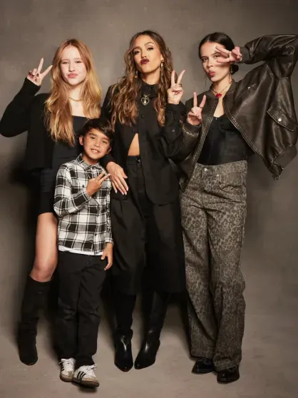 Как Дженнифер Лопес, Кристина Орбакайте, Илон Маск, Селена Гомес и Надежда Оболенцева отметили День благодарения Как Дженнифер Лопес, Кристина Орбакайте, Илон Маск, Селена Гомес и Надежда Оболенцева отметили День благодарения