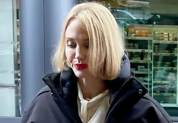 Каре и блонд: Анджелина Джоли появилась на публике в новом образе Каре и блонд: Анджелина Джоли появилась на публике в новом образе