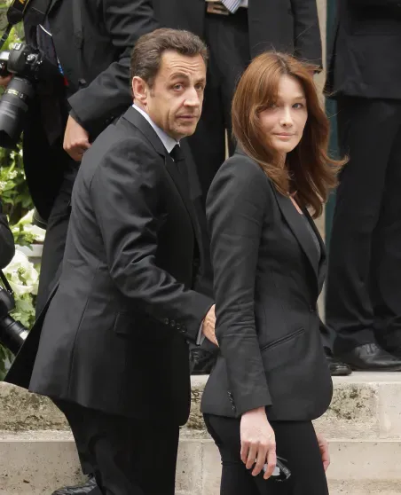 Карла Бруни проводила мужа Николя Саркози в тюрьму