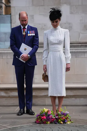 Кейт Миддлтон и принц Уильям посетили службу в честь 80-летия Победы Кейт Миддлтон и принц Уильям посетили службу в честь 80-летия Победы