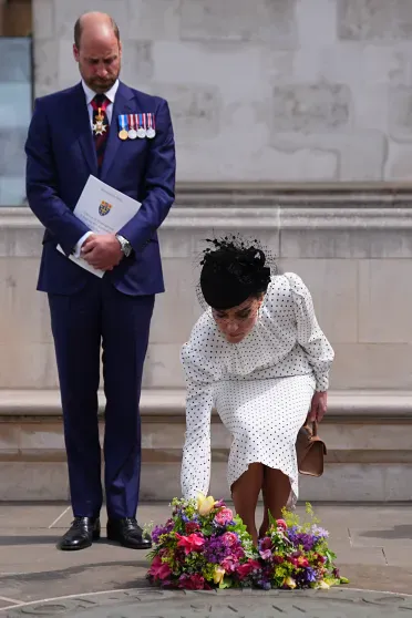 Кейт Миддлтон и принц Уильям посетили службу в честь 80-летия Победы Кейт Миддлтон и принц Уильям посетили службу в честь 80-летия Победы