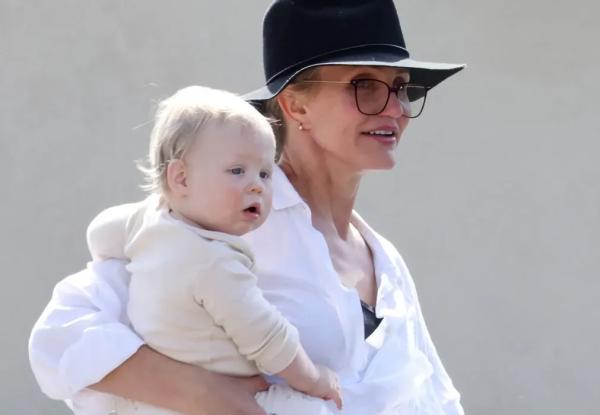 Кэмерон Диас появилась на публике с годовалым сыном Кэмерон Диас появилась на публике с годовалым сыном