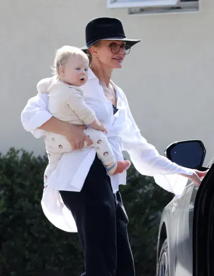 Кэмерон Диас появилась на публике с годовалым сыном Кэмерон Диас появилась на публике с годовалым сыном