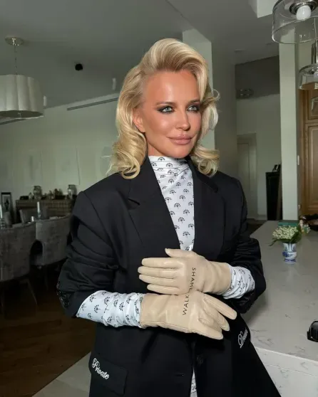 Ксения Собчак, Софья Эрнст, Наталья Ионова, Олег Меньшиков и Валерия Гай Германика на показе Walk of Shame Ксения Собчак, Софья Эрнст, Наталья Ионова, Олег Меньшиков и Валерия Гай Германика на показе Walk of Shame