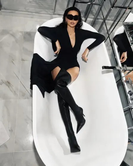 "Купила пригласительный за 8 тысяч евро". Оксану Самойлову не пустили на показ Balenciaga в Париже "Купила пригласительный за 8 тысяч евро". Оксану Самойлову не пустили на показ Balenciaga в Париже