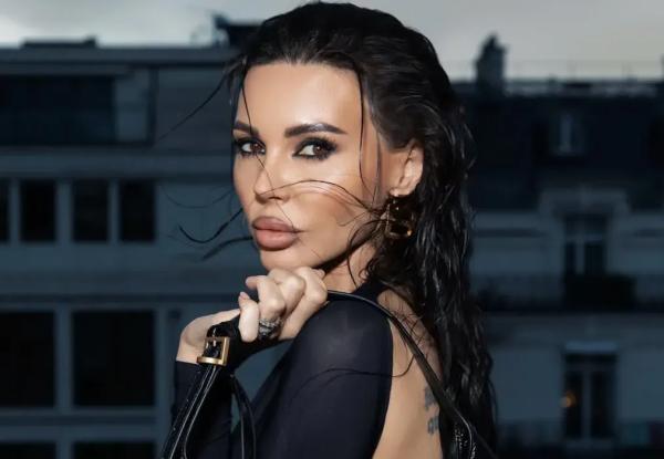 "Купила пригласительный за 8 тысяч евро". Оксану Самойлову не пустили на показ Balenciaga в Париже "Купила пригласительный за 8 тысяч евро". Оксану Самойлову не пустили на показ Balenciaga в Париже