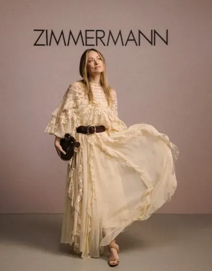 Лана Дель Рей с сестрой и Оливия Уайлд на показе Zimmermann в Париже Лана Дель Рей с сестрой и Оливия Уайлд на показе Zimmermann в Париже