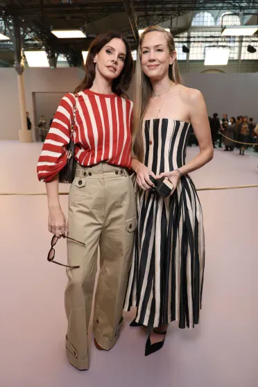Лана Дель Рей с сестрой и Оливия Уайлд на показе Zimmermann в Париже Лана Дель Рей с сестрой и Оливия Уайлд на показе Zimmermann в Париже