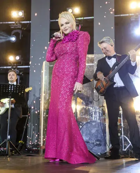 Лариса Долина предложила возвращать деньги покупательнице своей квартиры в течение трёх лет Лариса Долина предложила возвращать деньги покупательнице своей квартиры в течение трёх лет