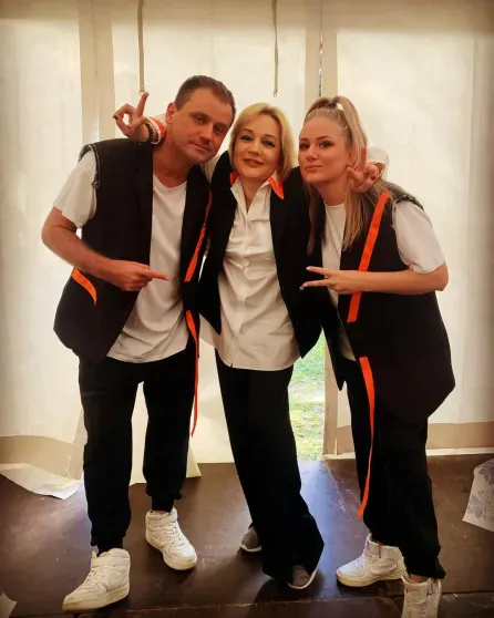 "Ленивые" танцоры Татьяны Булановой со скандалом ушли от неё и обвинили директора певицы в абьюзе "Ленивые" танцоры Татьяны Булановой со скандалом ушли от неё и обвинили директора певицы в абьюзе