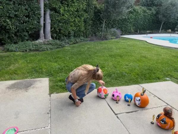Лили Аллен в костюме любовницы бывшего мужа, Джастин Трюдо в образе подтанцовки Кэти Перри: как звёзды отметили Хэллоуин Лили Аллен в костюме любовницы бывшего мужа, Джастин Трюдо в образе подтанцовки Кэти Перри: как звёзды отметили Хэллоуин