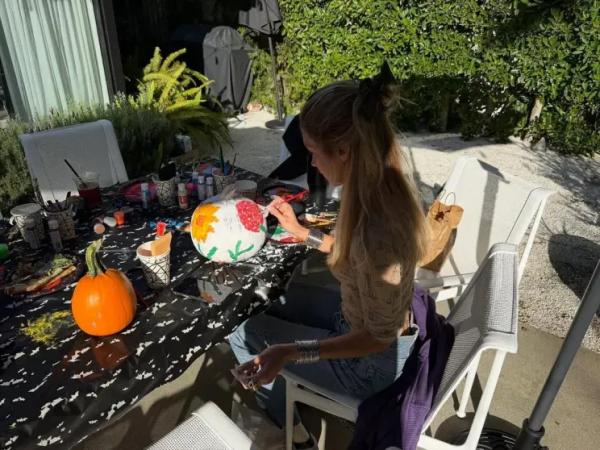 Лили Аллен в костюме любовницы бывшего мужа, Джастин Трюдо в образе подтанцовки Кэти Перри: как звёзды отметили Хэллоуин Лили Аллен в костюме любовницы бывшего мужа, Джастин Трюдо в образе подтанцовки Кэти Перри: как звёзды отметили Хэллоуин