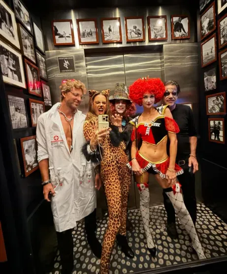 Лили Аллен в костюме любовницы бывшего мужа, Джастин Трюдо в образе подтанцовки Кэти Перри: как звёзды отметили Хэллоуин Лили Аллен в костюме любовницы бывшего мужа, Джастин Трюдо в образе подтанцовки Кэти Перри: как звёзды отметили Хэллоуин