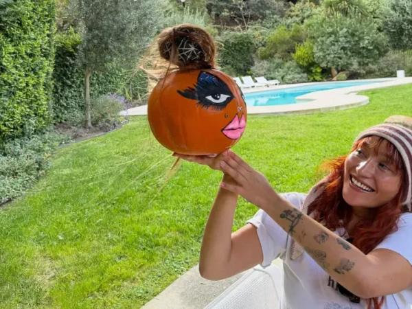 Лили Аллен в костюме любовницы бывшего мужа, Джастин Трюдо в образе подтанцовки Кэти Перри: как звёзды отметили Хэллоуин Лили Аллен в костюме любовницы бывшего мужа, Джастин Трюдо в образе подтанцовки Кэти Перри: как звёзды отметили Хэллоуин