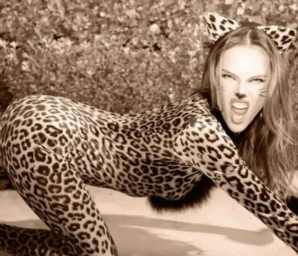 Лили Аллен в костюме любовницы бывшего мужа, Джастин Трюдо в образе подтанцовки Кэти Перри: как звёзды отметили Хэллоуин Лили Аллен в костюме любовницы бывшего мужа, Джастин Трюдо в образе подтанцовки Кэти Перри: как звёзды отметили Хэллоуин