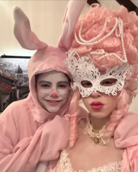 Лили Аллен в костюме любовницы бывшего мужа, Джастин Трюдо в образе подтанцовки Кэти Перри: как звёзды отметили Хэллоуин Лили Аллен в костюме любовницы бывшего мужа, Джастин Трюдо в образе подтанцовки Кэти Перри: как звёзды отметили Хэллоуин