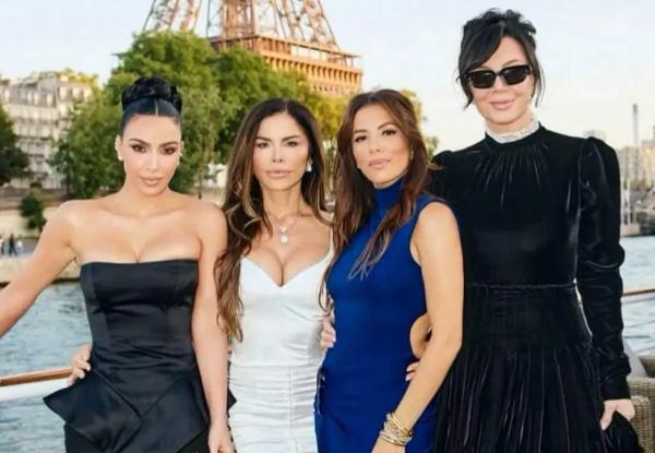 Лорен Санчес показала фото со второго дня девичника в компании Ким Кардашьян, Крис Дженнер и Евы Лонгории Лорен Санчес показала фото со второго дня девичника в компании Ким Кардашьян, Крис Дженнер и Евы Лонгории