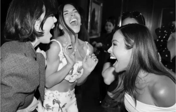 Лорен Санчес показала фото со второго дня девичника в компании Ким Кардашьян, Крис Дженнер и Евы Лонгории Лорен Санчес показала фото со второго дня девичника в компании Ким Кардашьян, Крис Дженнер и Евы Лонгории