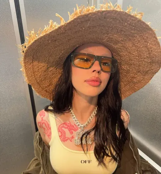 Надежда Стрелец и Ксения Собчак публично повздорили после слов Стрелец о том, что у героев её интервью "не было проблем"