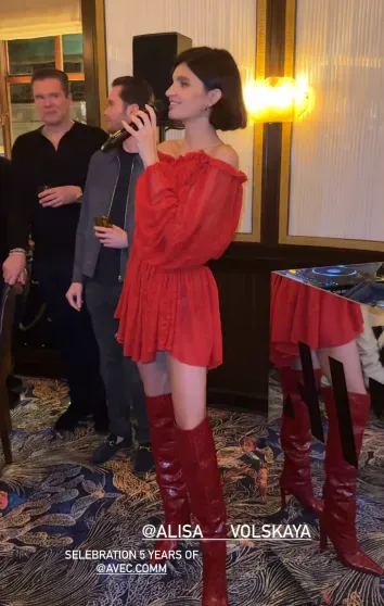 Наталья Водянова и её муж-миллиардер Антуан Арно вышли в свет в Париже Наталья Водянова и её муж-миллиардер Антуан Арно вышли в свет в Париже