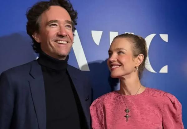 Наталья Водянова и её муж-миллиардер Антуан Арно вышли в свет в Париже Наталья Водянова и её муж-миллиардер Антуан Арно вышли в свет в Париже