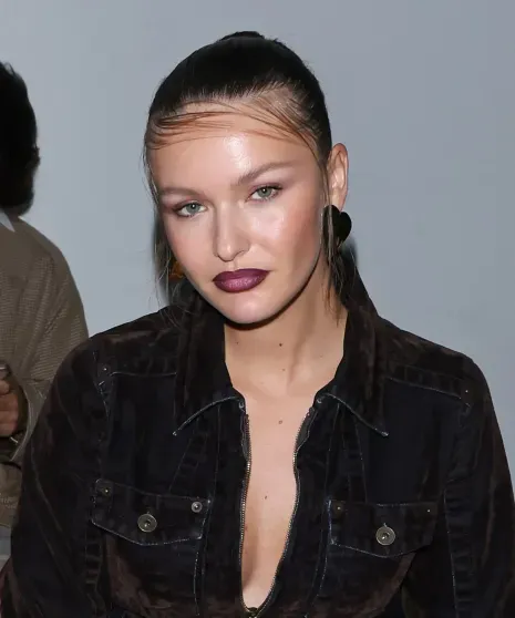 Неделя моды в Милане: дочь Мадонны Лурдес Леон (с обнажённой грудью) и Кристина Романова на показе Knwls Неделя моды в Милане: дочь Мадонны Лурдес Леон (с обнажённой грудью) и Кристина Романова на показе Knwls