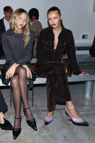 Неделя моды в Милане: дочь Мадонны Лурдес Леон (с обнажённой грудью) и Кристина Романова на показе Knwls Неделя моды в Милане: дочь Мадонны Лурдес Леон (с обнажённой грудью) и Кристина Романова на показе Knwls