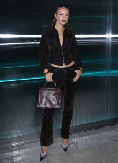 Неделя моды в Милане: дочь Мадонны Лурдес Леон (с обнажённой грудью) и Кристина Романова на показе Knwls Неделя моды в Милане: дочь Мадонны Лурдес Леон (с обнажённой грудью) и Кристина Романова на показе Knwls