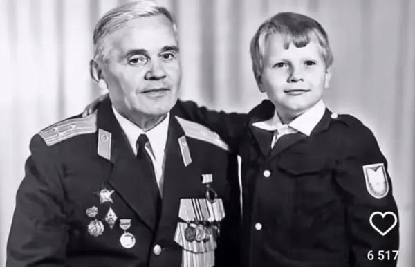 "Никто не забыт. Ничто не забыто". Алсу, Татьяна Навка, Алла Пугачёва, Ксения Собчак и другие звёзды поздравили россиян с Днём Победы "Никто не забыт. Ничто не забыто". Алсу, Татьяна Навка, Алла Пугачёва, Ксения Собчак и другие звёзды поздравили россиян с Днём Победы