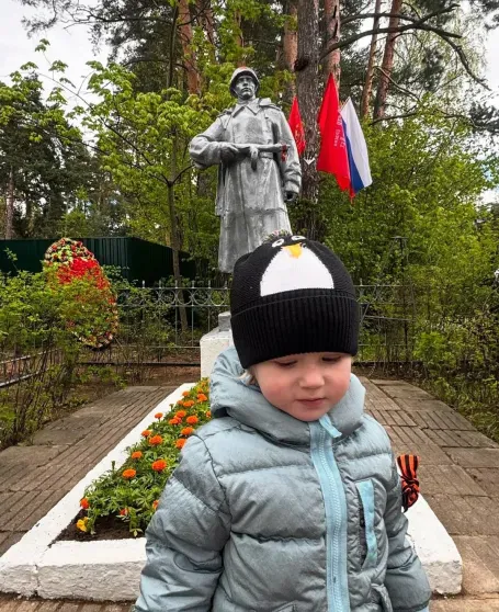 "Никто не забыт. Ничто не забыто". Алсу, Татьяна Навка, Алла Пугачёва, Ксения Собчак и другие звёзды поздравили россиян с Днём Победы "Никто не забыт. Ничто не забыто". Алсу, Татьяна Навка, Алла Пугачёва, Ксения Собчак и другие звёзды поздравили россиян с Днём Победы