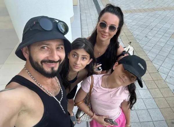 "Никто никого не предавал". Жена Михаила Галустяна ответила на вопросы о разводе с ним и его предполагаемой любовнице "Никто никого не предавал". Жена Михаила Галустяна ответила на вопросы о разводе с ним и его предполагаемой любовнице