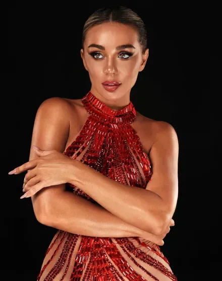 "Приеду с подарками, сумками Louis Vuitton и деньгами". Анна Седокова показала переписку с богатым поклонником