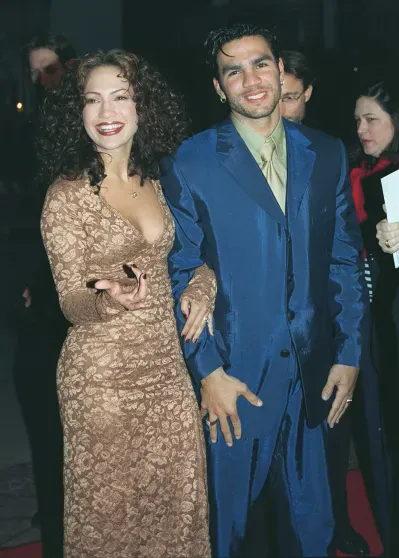 "Проблема в тебе". Бывший муж Дженнифер Лопес обвинил её в изменах после её слов о том, что "её никогда не любили" "Проблема в тебе". Бывший муж Дженнифер Лопес обвинил её в изменах после её слов о том, что "её никогда не любили"