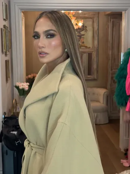 "Проблема в тебе". Бывший муж Дженнифер Лопес обвинил её в изменах после её слов о том, что "её никогда не любили" "Проблема в тебе". Бывший муж Дженнифер Лопес обвинил её в изменах после её слов о том, что "её никогда не любили"