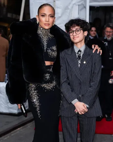 "Проблема в тебе". Бывший муж Дженнифер Лопес обвинил её в изменах после её слов о том, что "её никогда не любили" "Проблема в тебе". Бывший муж Дженнифер Лопес обвинил её в изменах после её слов о том, что "её никогда не любили"