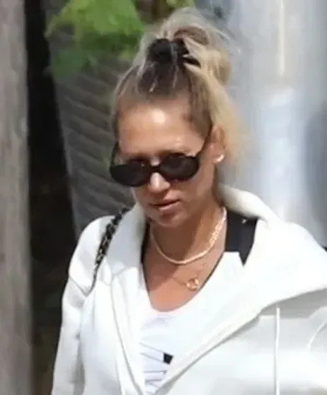 Редкий выход: Анну Курникову засняли с тремя детьми от Энрике Иглесиаса Редкий выход: Анну Курникову засняли с тремя детьми от Энрике Иглесиаса