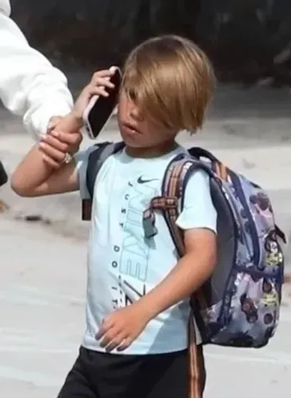 Редкий выход: Анну Курникову засняли с тремя детьми от Энрике Иглесиаса Редкий выход: Анну Курникову засняли с тремя детьми от Энрике Иглесиаса