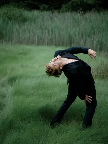 Роберт Паттинсон снялся для глянца и рассказал, как отцовство сделало его "нормисом" Роберт Паттинсон снялся для глянца и рассказал, как отцовство сделало его "нормисом"